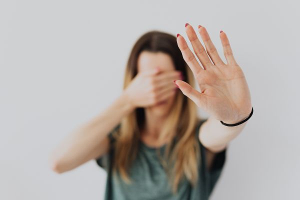 Signalement maltraitance : étapes et contacts essentiels